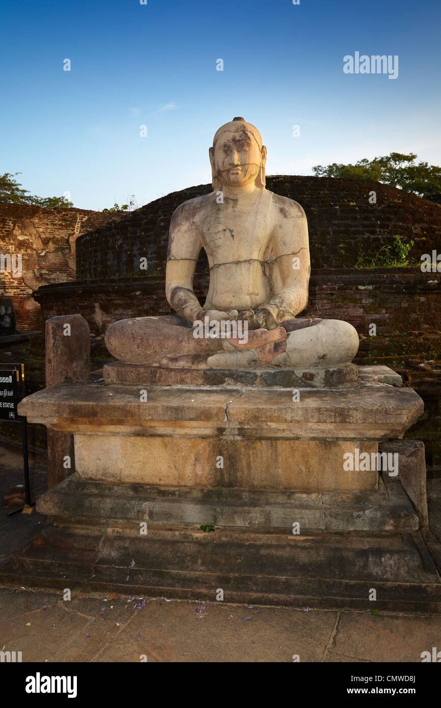 Sri Lanka - buddha stone statue in Vatadage Temple, Polonnaruwa, Ancient City area, UNESCO World Heritage Site Stock Photo