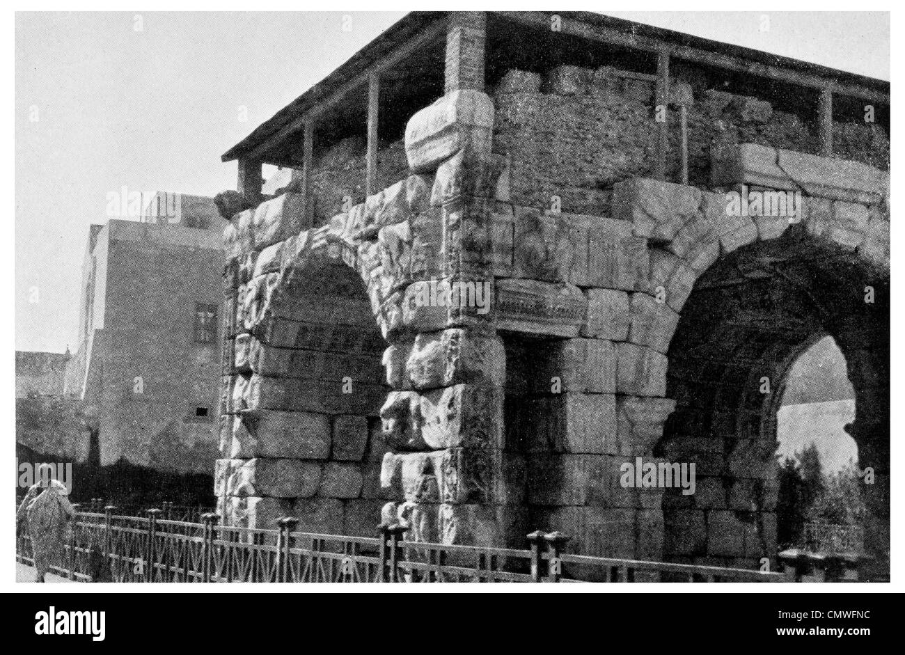 1925 Arch of Marcus Aurelius Tripoli roman ruin Stock Photo
