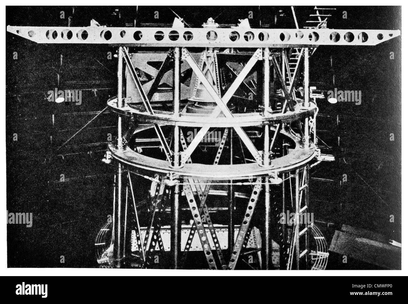 1925 Mount Wilson Observatory  Telescope 20 foot interferometer attached to the 100 inch Stock Photo