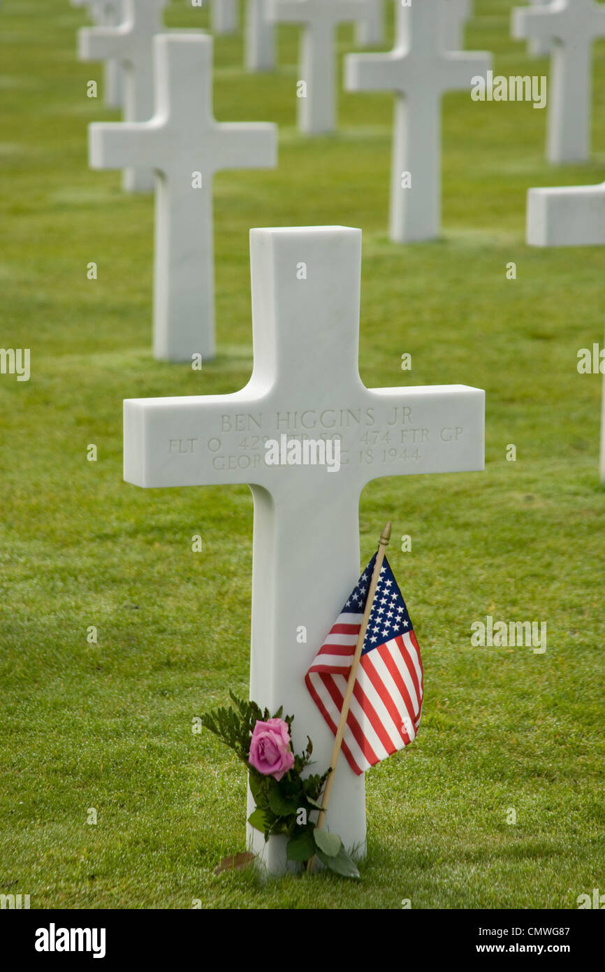 Grave and USA flag at the American National Cemetery and Memorial above ...