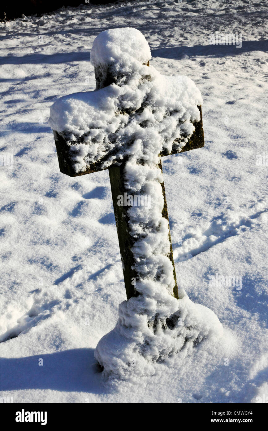 3703. Sturry Church yard, Canterbury, Kent, UK Stock Photo
