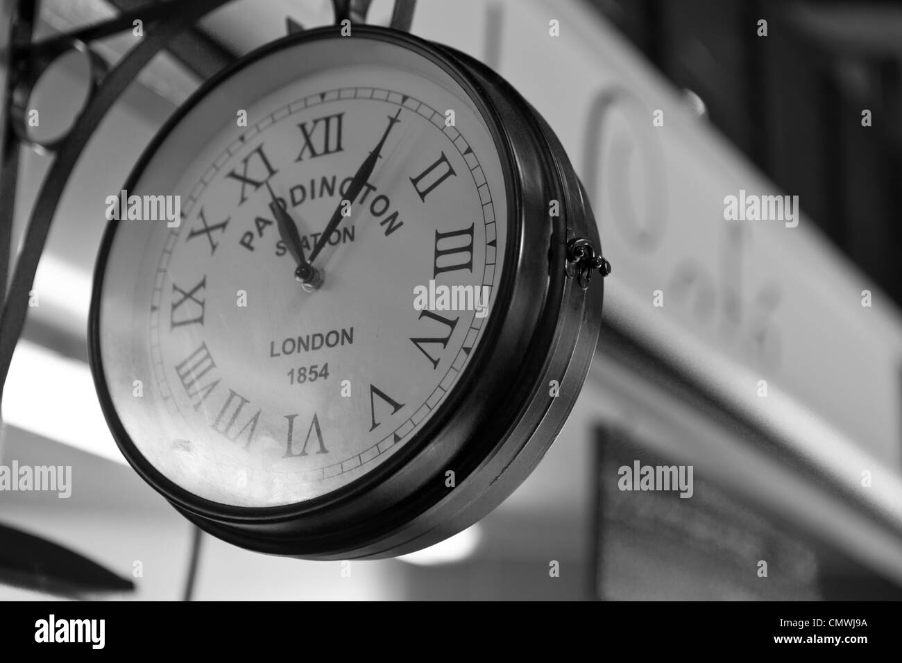 Paddington station clock hires stock photography and images Alamy