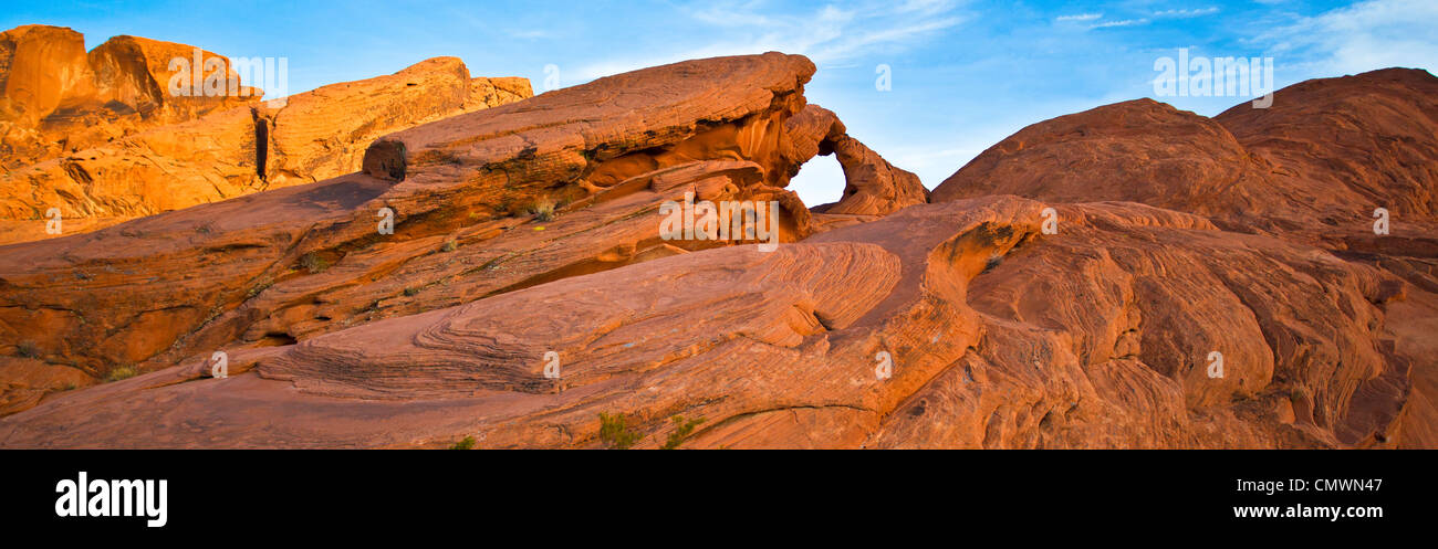Sandstone Rock arch formation in Nevada's Valley of Fire Stock Photo