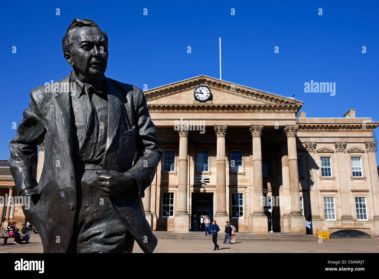 A bronze statue of the former Prime Minister, Harold Wilson in front of the Railway Station, Huddersfield town centre Stock Photo