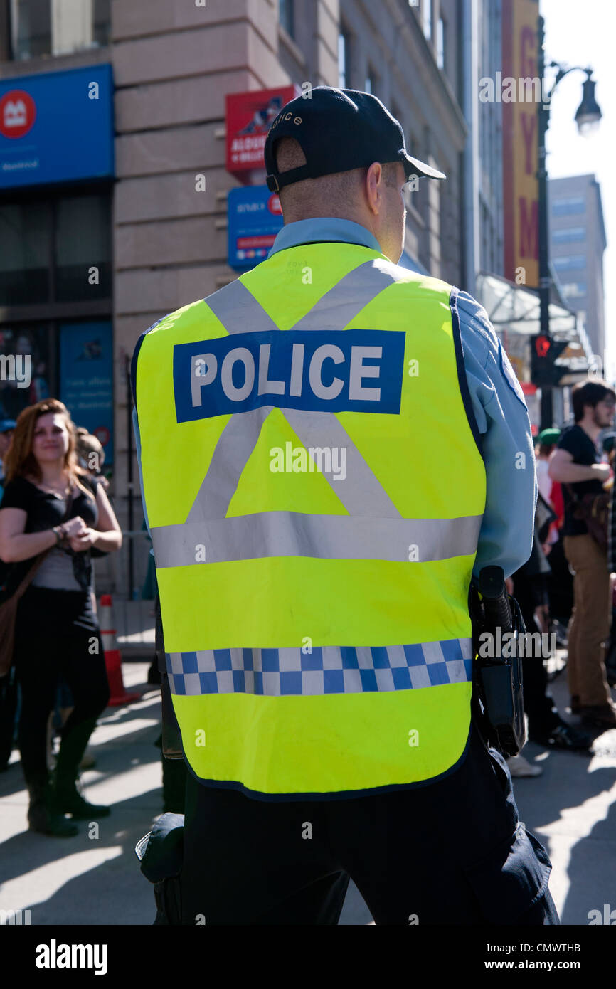 Montreal police officer policeman hi-res stock photography and images ...