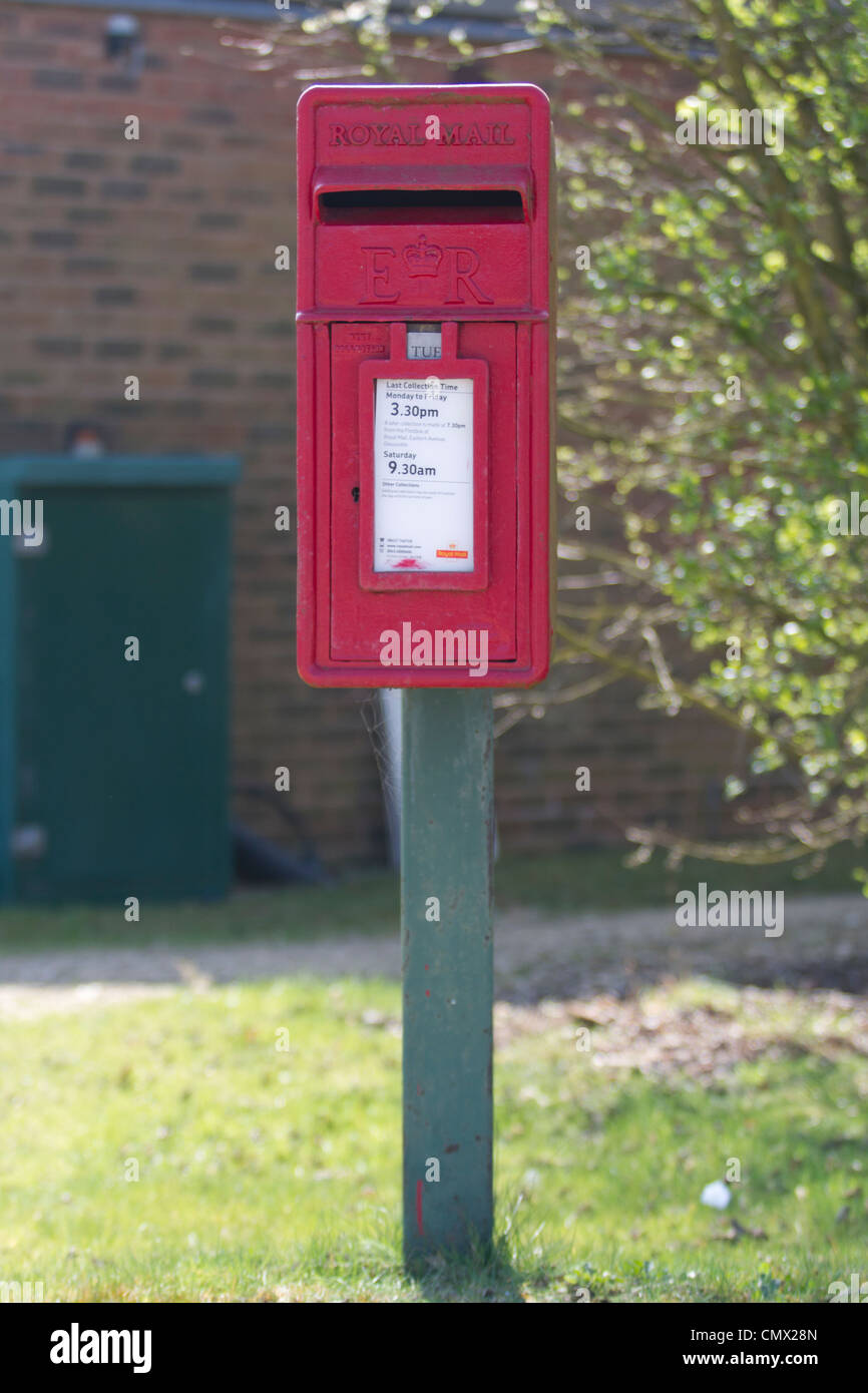 Postmounted Royal Mail box Stock Photo Alamy