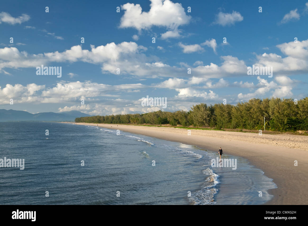 Yorkeys Knob beach at dawn. Yorkeys Knob, Cairns, Queensland, Australia ...