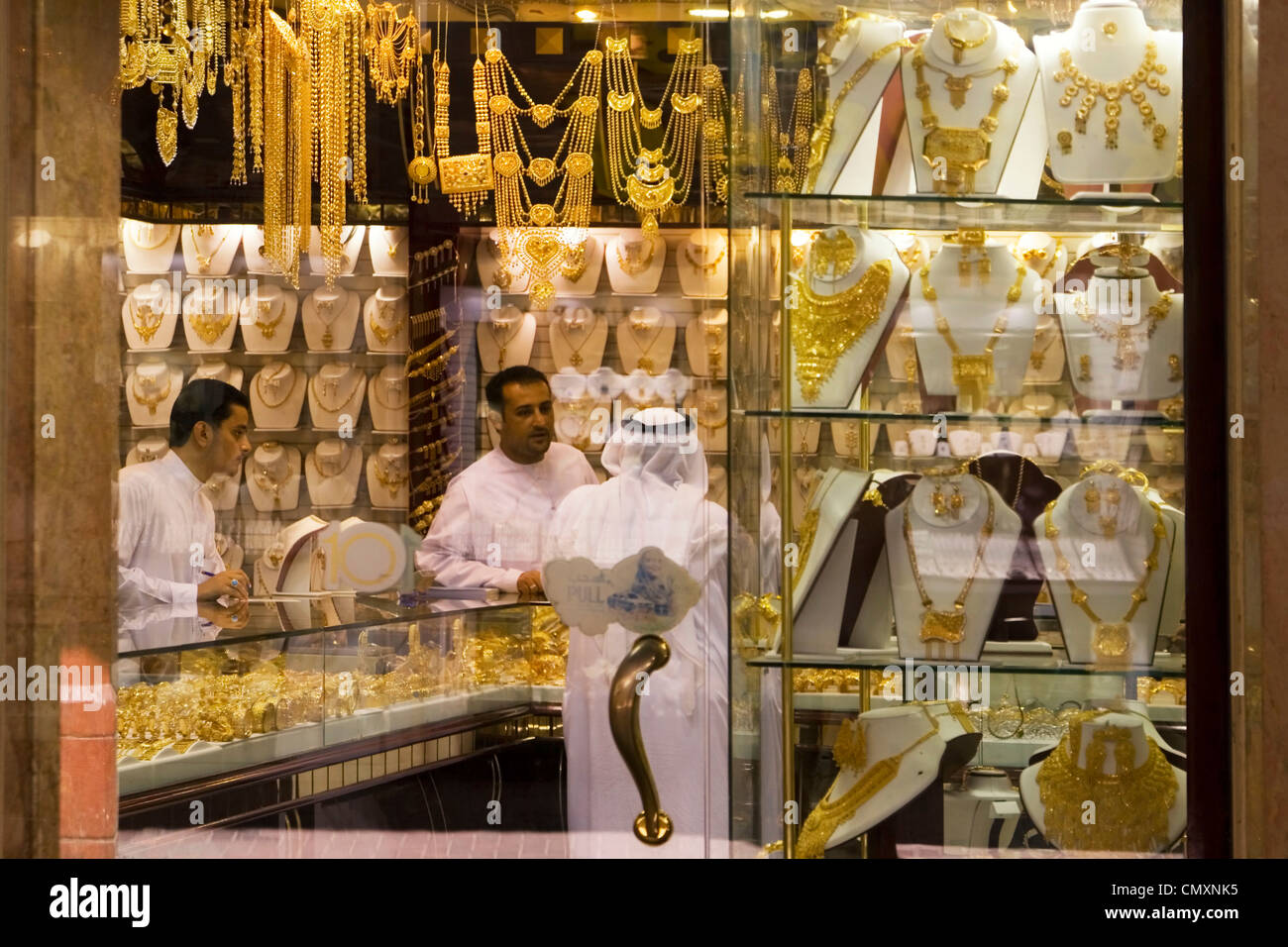 Dubai gold hi-res stock photography and images - Alamy