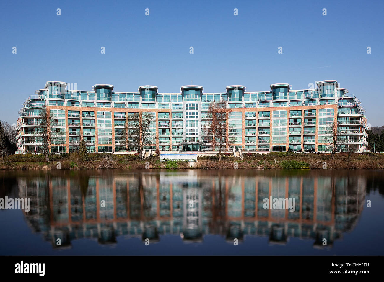 View of Luxury riverside apartments hi-res stock photography and images - Alamy