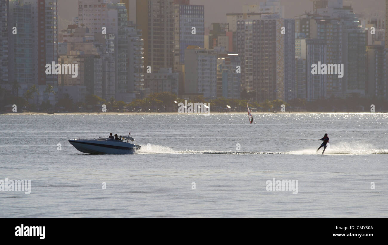 Wakeboard ramp hires stock photography and images Alamy