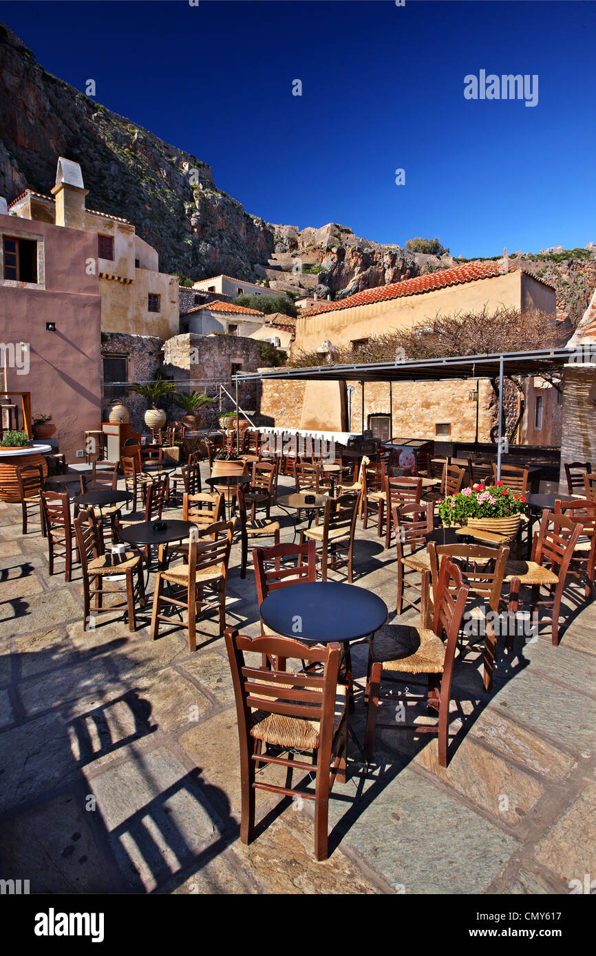 Picturesque café in the medieval 'castletown' of Monemvasia, Lakonia, Peloponnese, Greece. Stock Photo