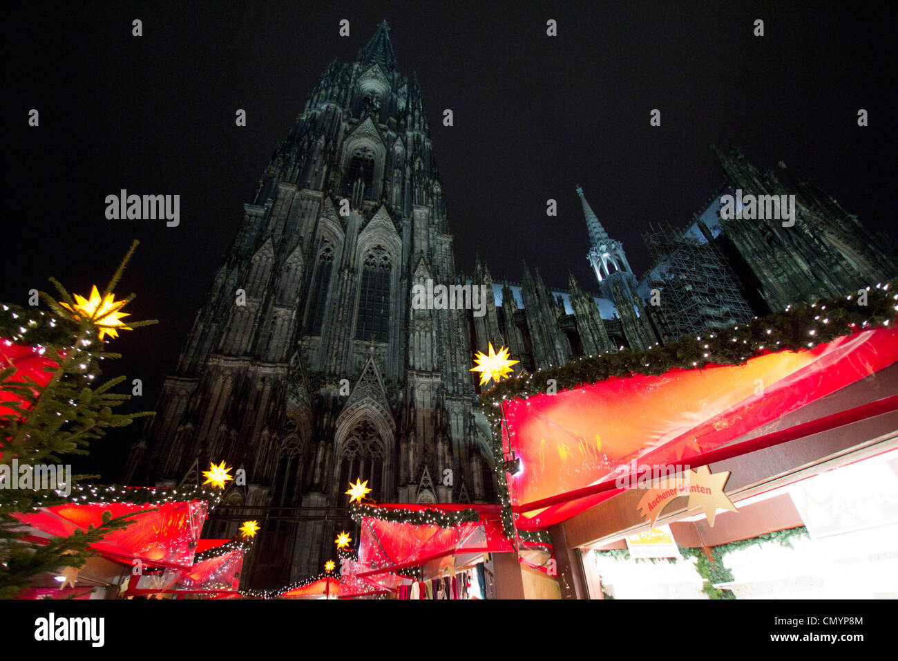 Christmas market near the cathedral in Cologne, Germany Stock Photo