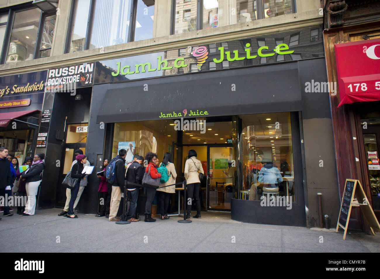 job-seekers-line-up-outside-of-a-branch-of-jamba-juice-in-new-york-stock-photo-alamy