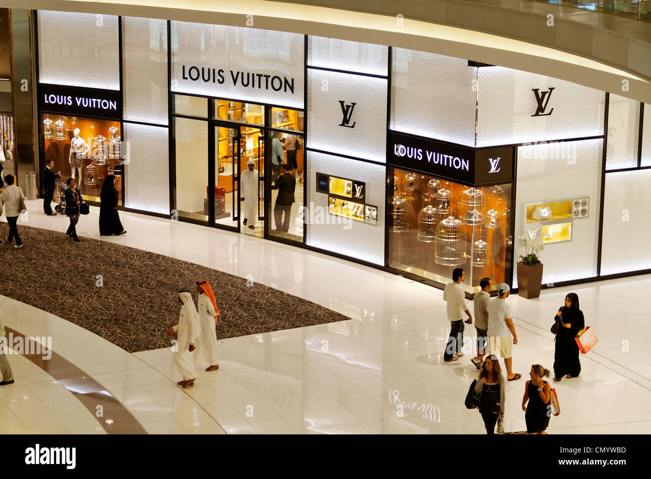 Dam Trofast kontakt Louis Vuitton at Dubai Mall next to Burj Khalifa, Dubai, UAE Dubai Mall  next to Burj Khalifa, biggest shopping mall in the world Stock Photo - Alamy