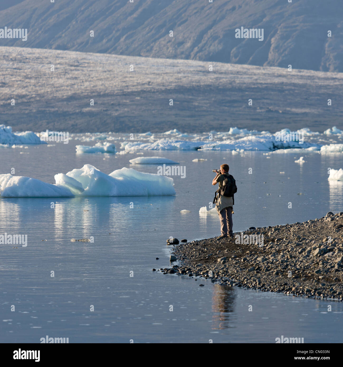 Tourist at the Jokulsarlon Glacial Lagoon, Breidamerkurjokull glacier ,Vatnajokull Ice Cap, Iceland Stock Photo