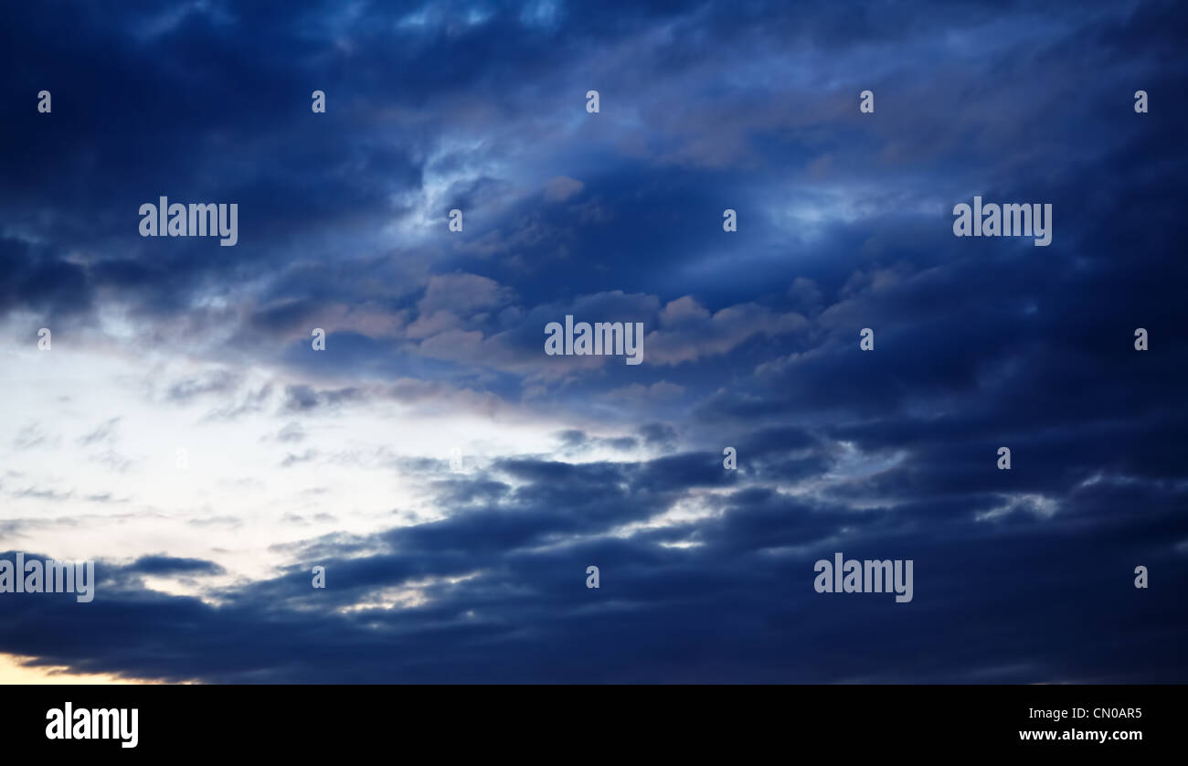 Dark clouds covering the sky before the storm Stock Photo - Alamy