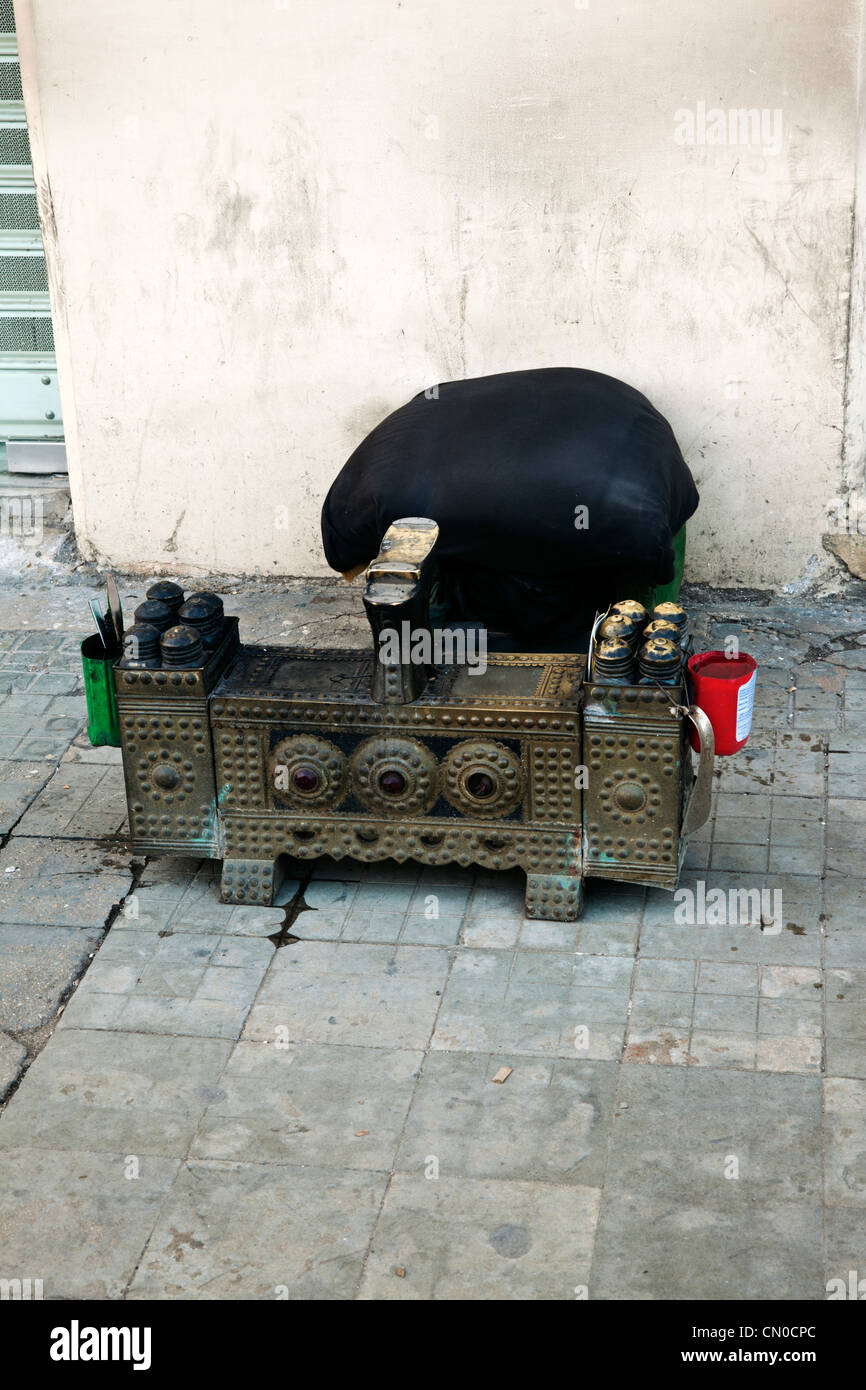 Shoe shining hi-res stock photography and images - Alamy