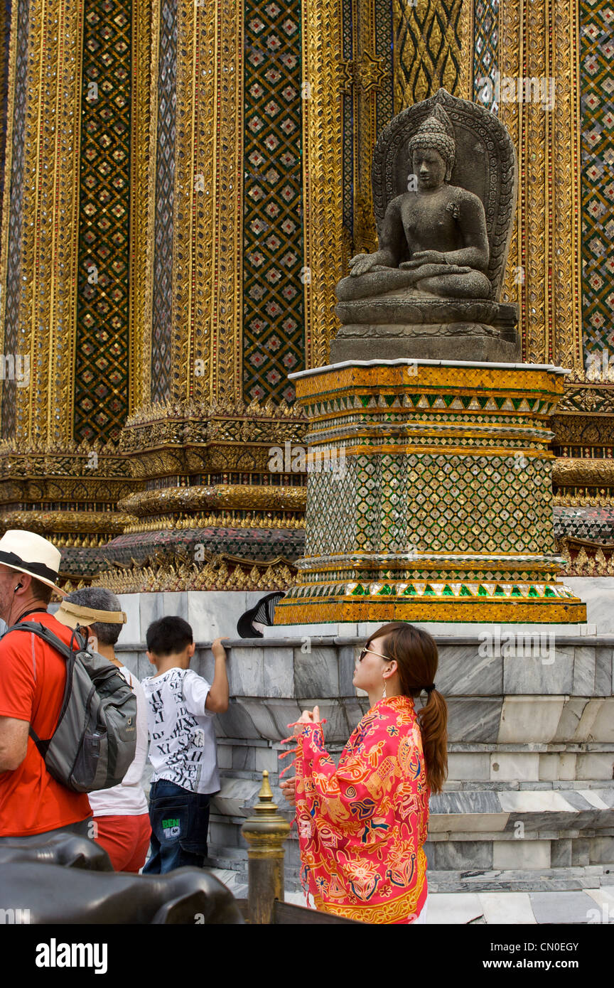 tourists at wat pra keaw,Grand Palace, Bangkok,Thailand Stock Photo