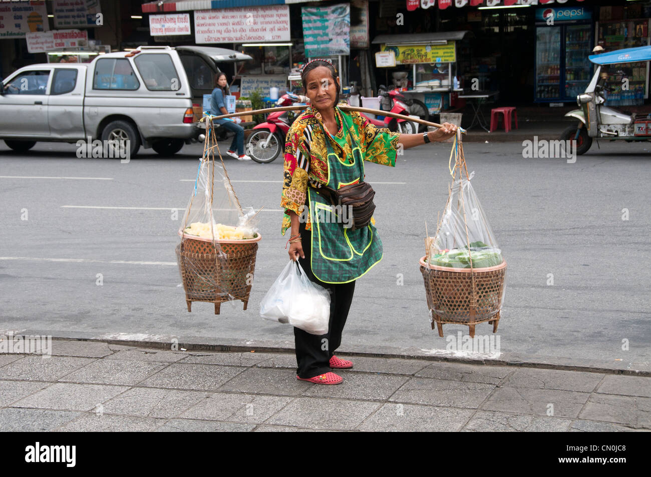 woman selling food on the street in thailand Stock Photo - Alamy
