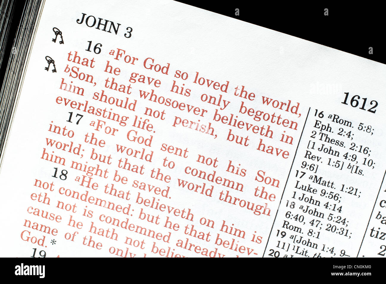 Bible opened up to verse John 3:16 Stock Photo
