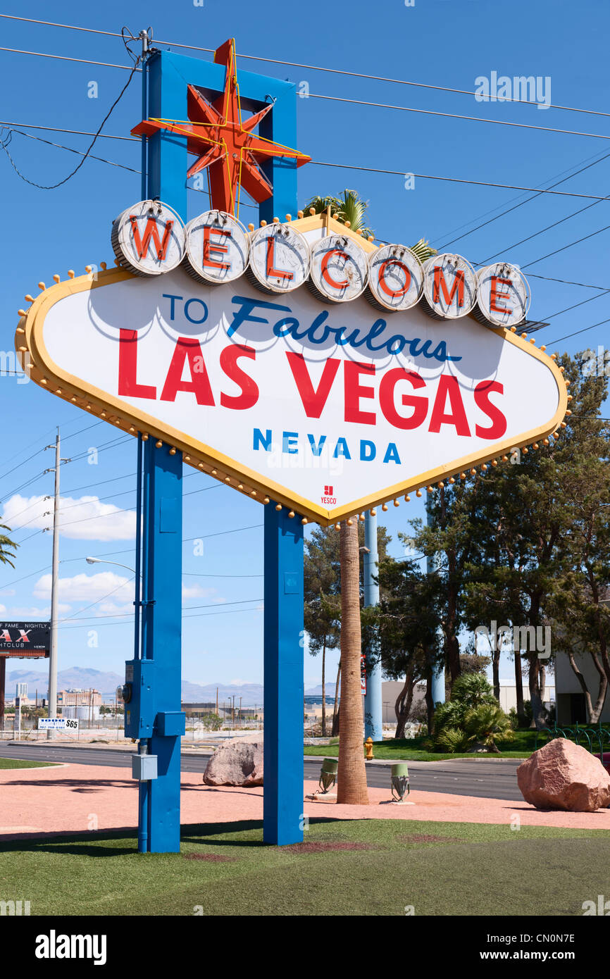 Las Vegas welcome Sign with Vegas Strip in background Stock Photo - Alamy