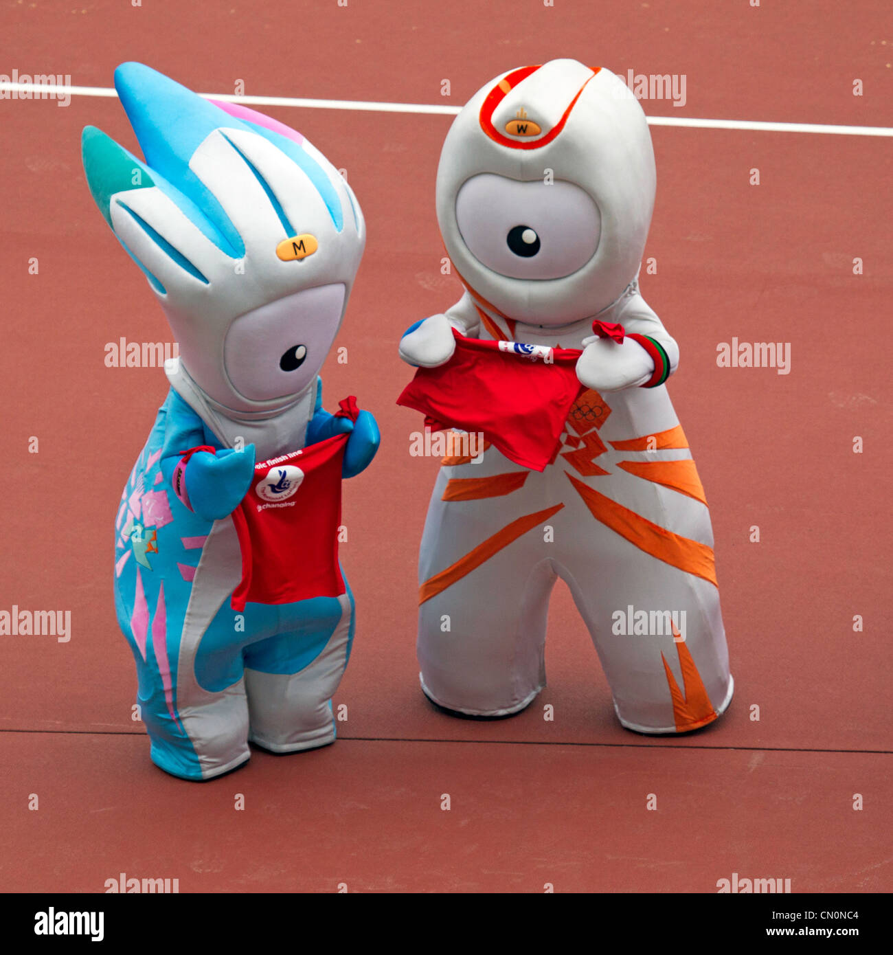 London Olympics 2012 Mascots Mandeville (L) & Wenlock (R Stock Photo