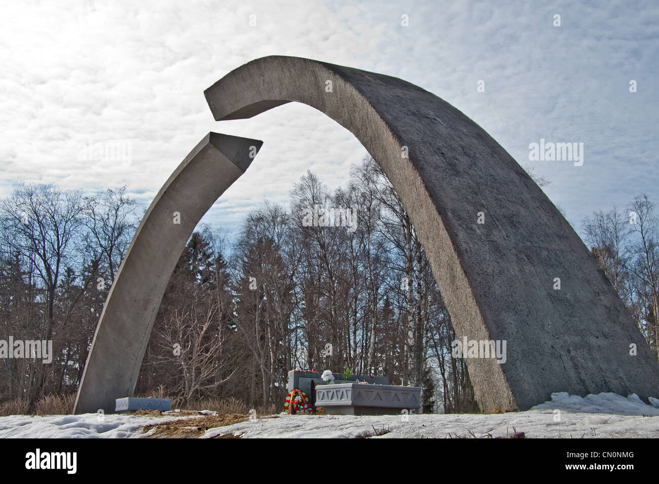 The Broken Ring on the Road of Life - monument paying tribute to the many lives died by the blockade of Leningrad during World W Stock Photo