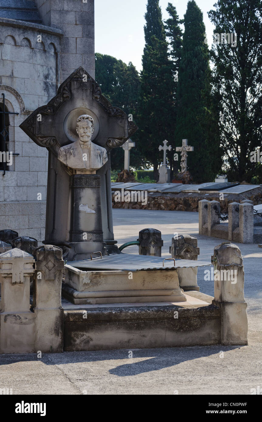 Montjuic cemetery hi-res stock photography and images - Alamy