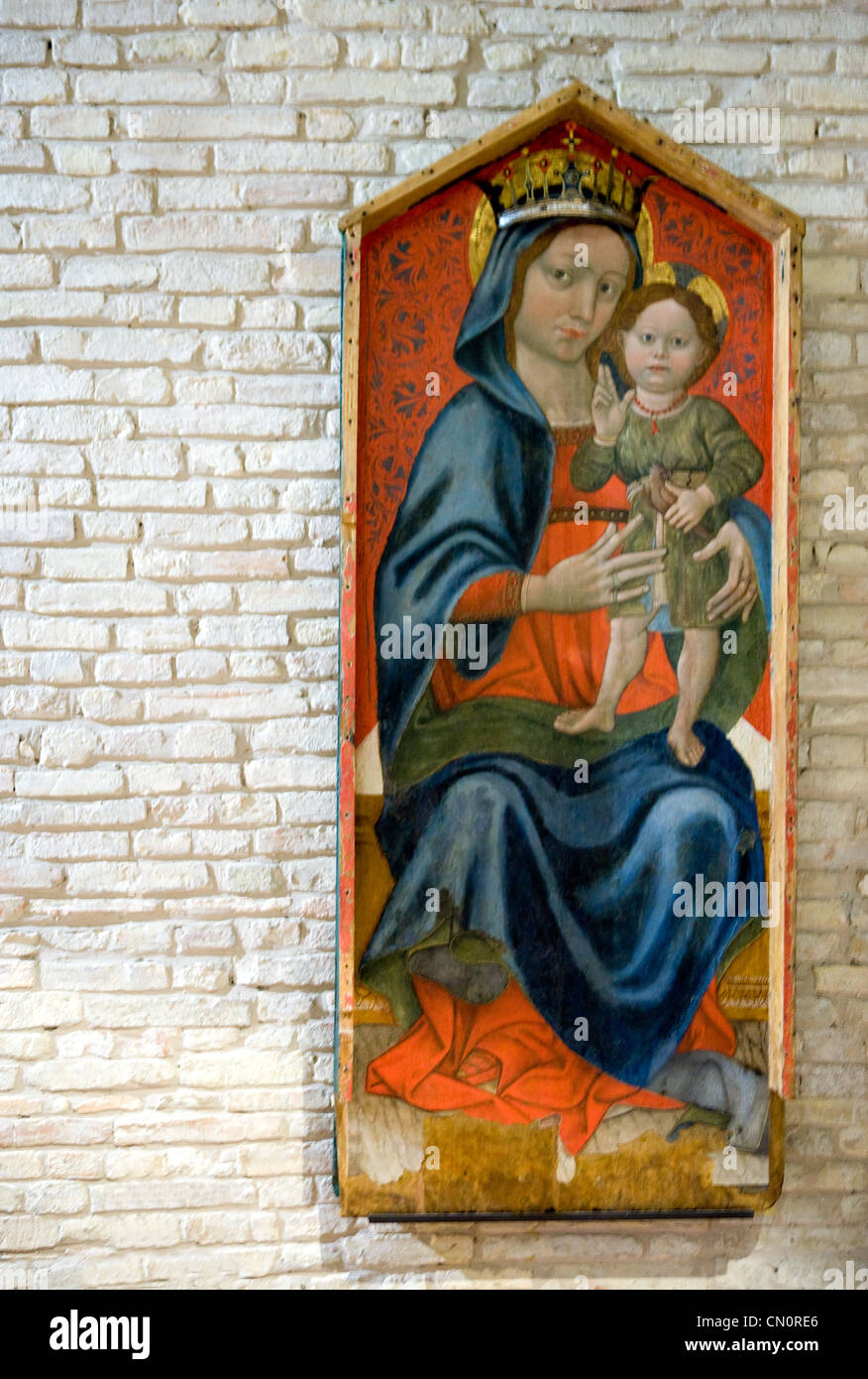 IItaly, Moscufo, the Benedectine abbey of Santa Maria del Lago (XII century) Madonna con Bambino del 1465 circa Stock Photo