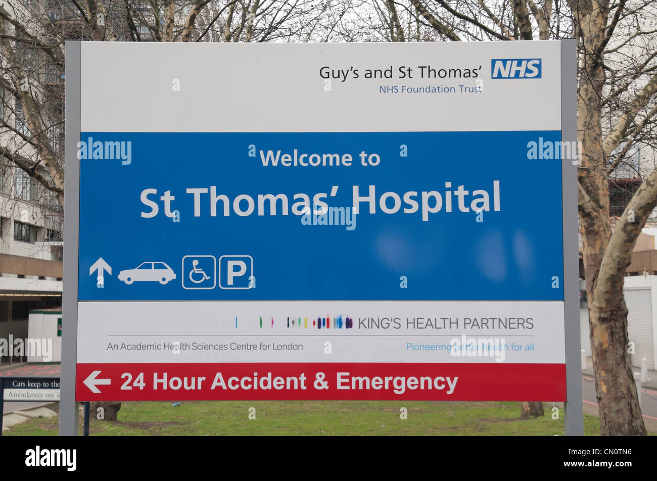 Welcome sign outside St Thomas' Hospital, part of Guy's and St Thomas' NHS Foundation Trust in Central London, UK. Stock Photo