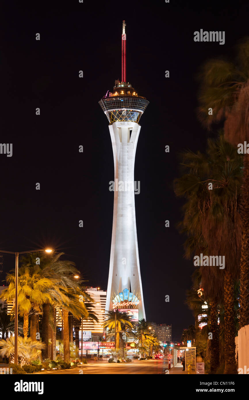 Thrill ride Big Shot on top of the Las Vegas Stratosphere tower (1149  ft/350m), the tallest freestanding observation tower of the US Stock Photo  - Alamy