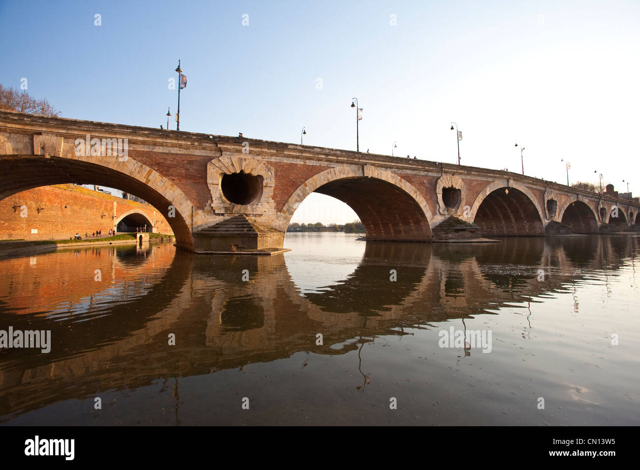 Pont Neuf, 16th century bridge seen from The Port de la Daurade in  Toulouse, South of France Stock Photo - Alamy