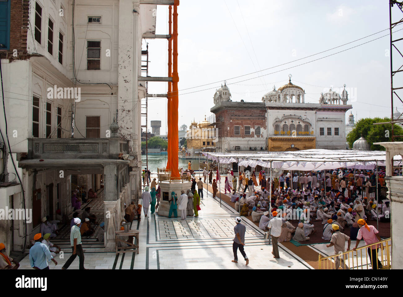 Causeway inside the golden temple hi-res stock photography and images ...