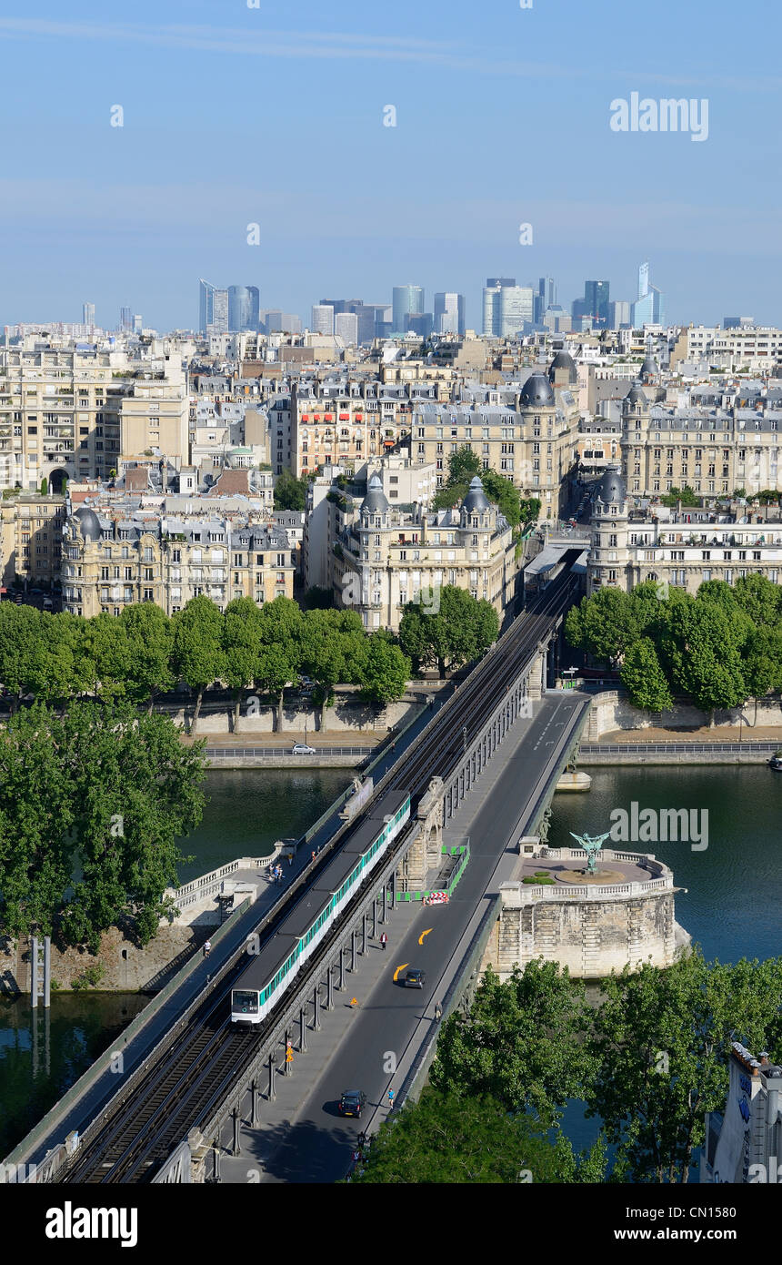 France, Paris, Bir Hakeim bridge above the Seine river and the aerial metro Stock Photo