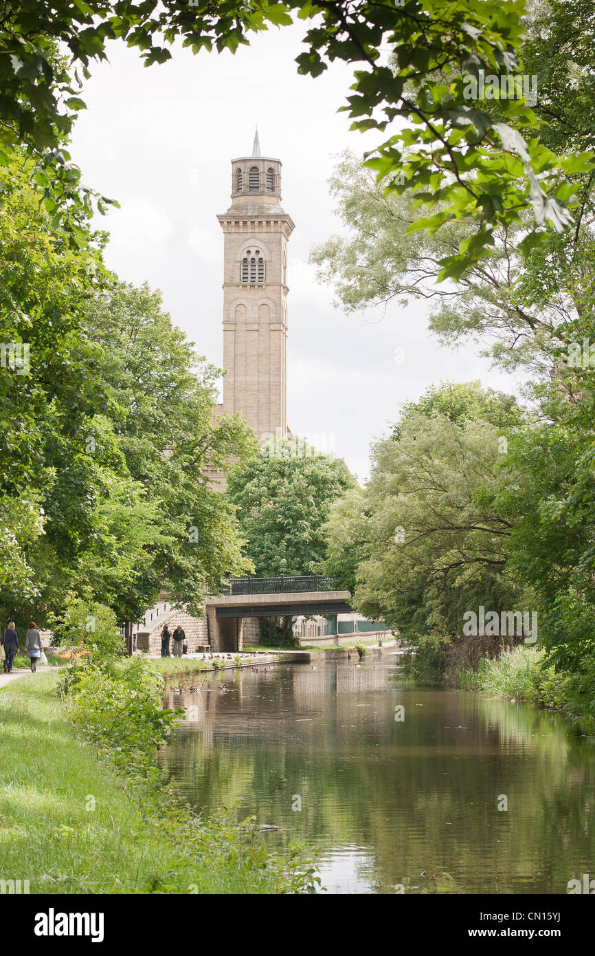 A mill factory at Saltaire near Bradford, West Yorkshir on The Leeds and Liverpool Canal, A mill faWest Yorkshire, Great Britain Stock Photo