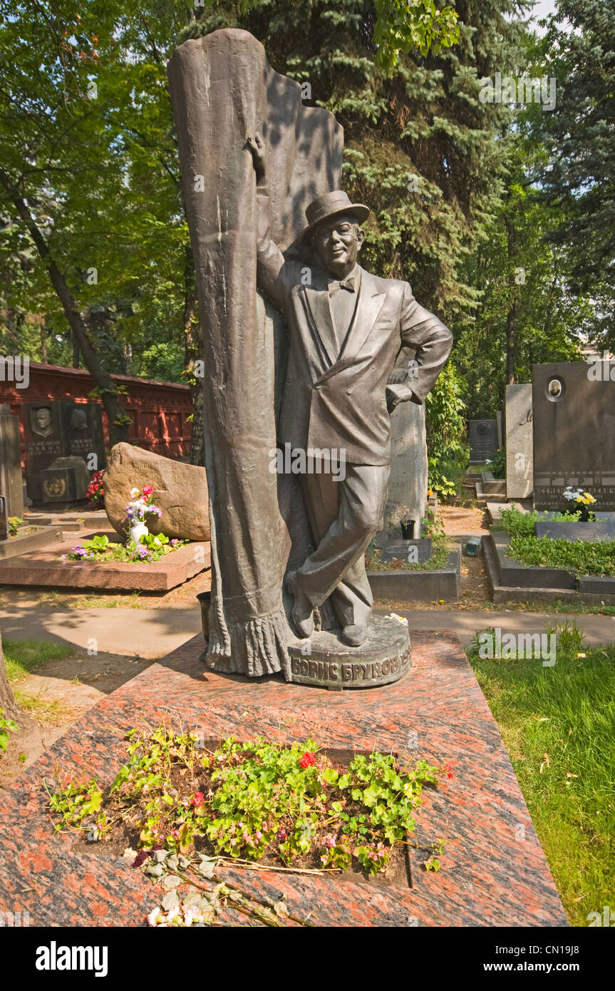 RUSSIA Moscow Novodevichy Cemetery Tomb of Entertainer Boris Brynov Stock Photo