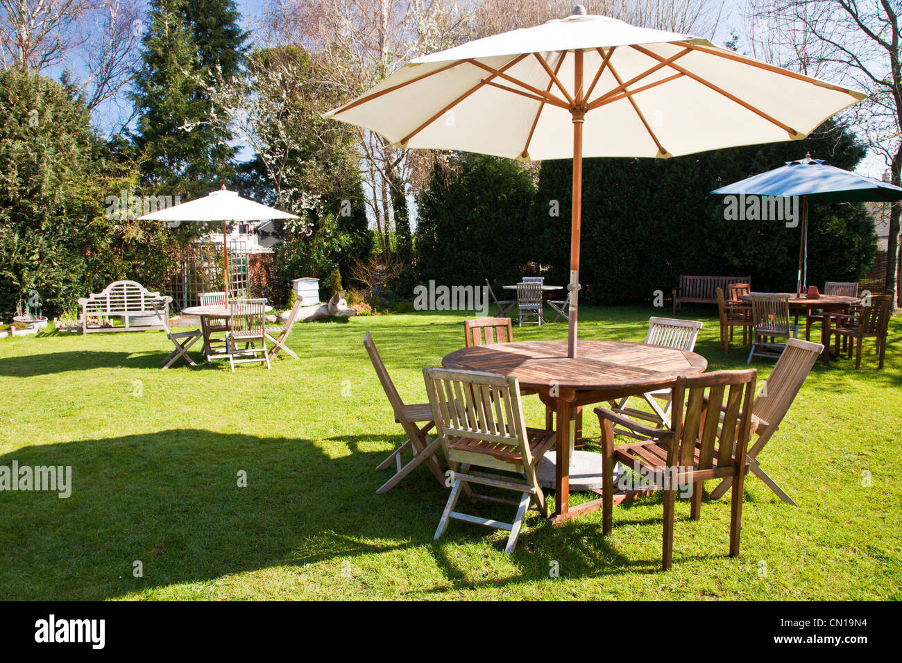 Pub garden furniture hi res stock photography and images Alamy
