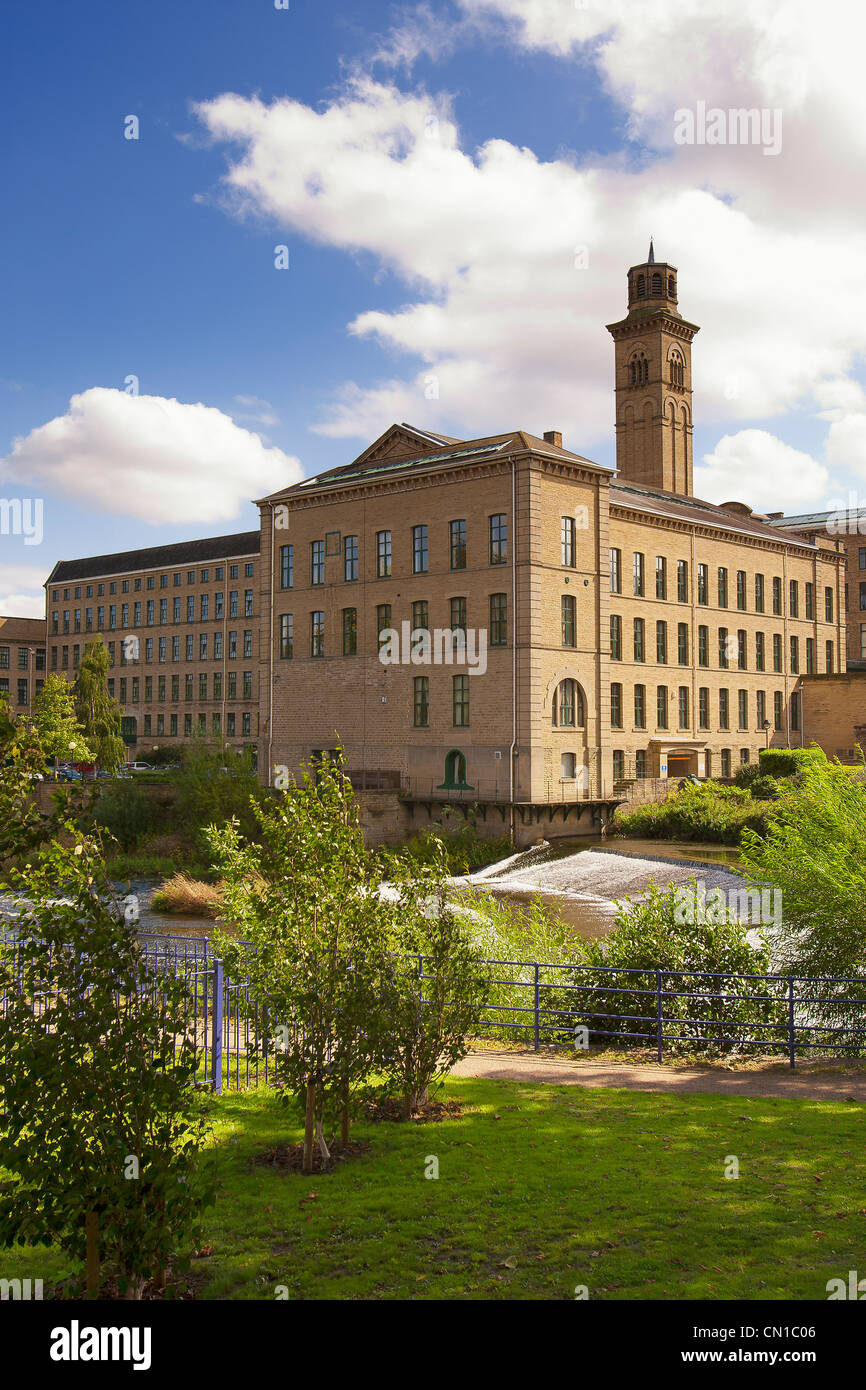 Sir Titus Salt's 'Saltaire', a victorian woolen and textile mill in Shipley, West Yorkshire, UK Stock Photo