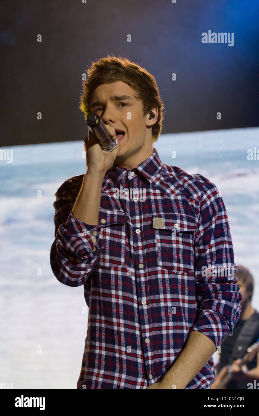 One direction in concert london hi-res stock photography and images - Alamy