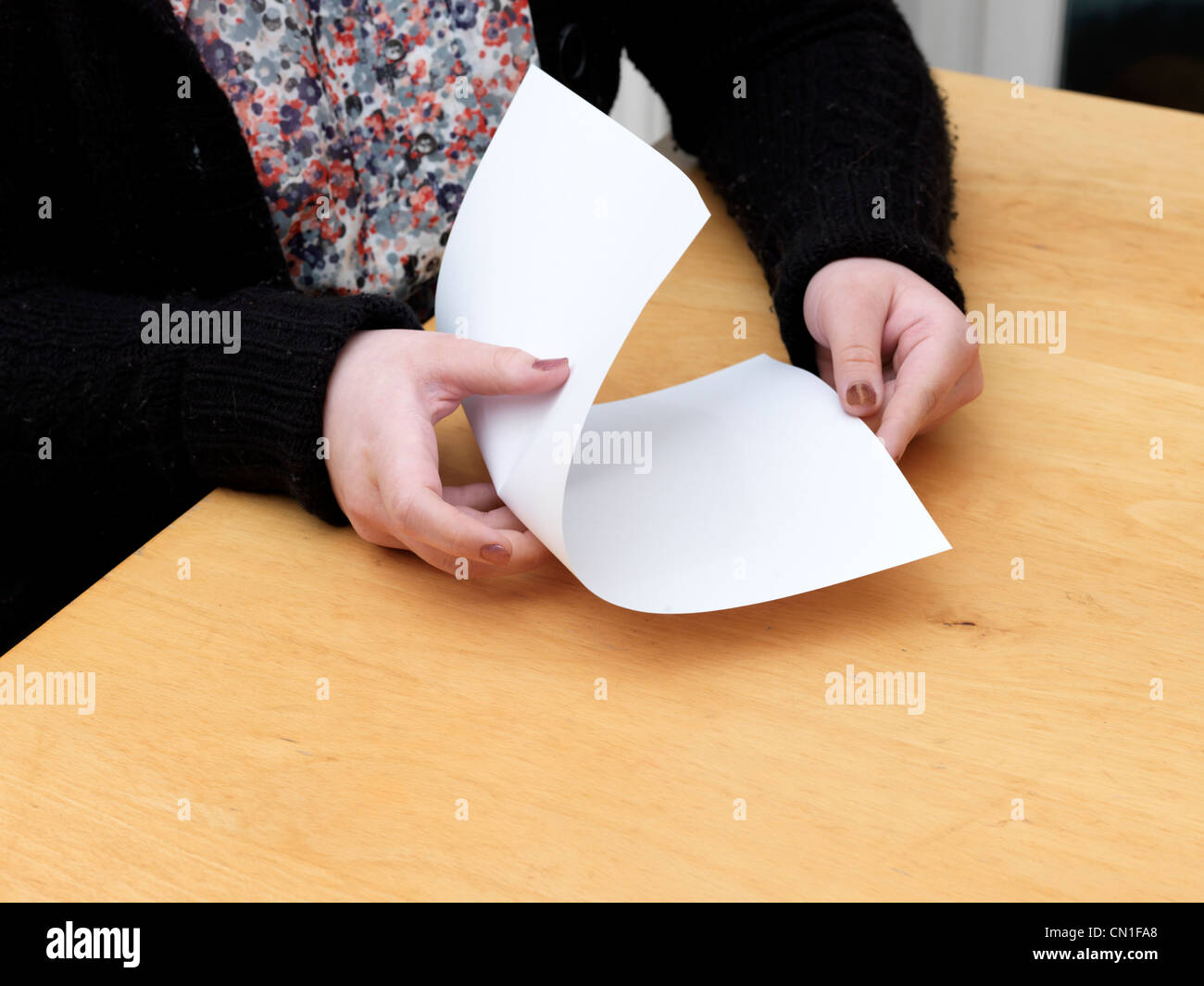 Easy way to wrap a bouquet using Korean paper. Fold paper in half and