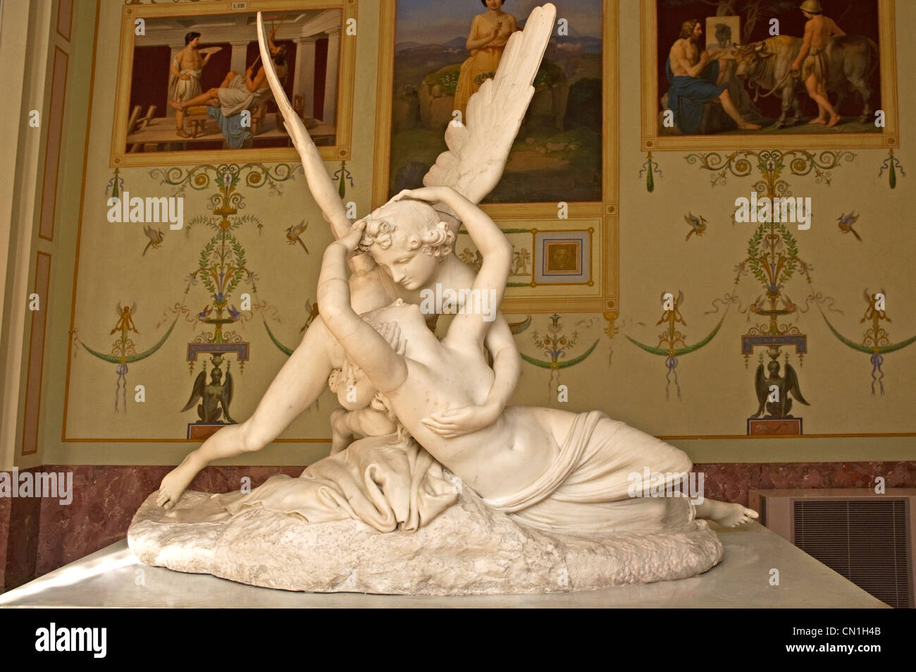 RUSSIA St Petersburg Hermitage Museum Kiss of Cupid & Psyche Statue by Antonio Canova (1794) Stock Photo