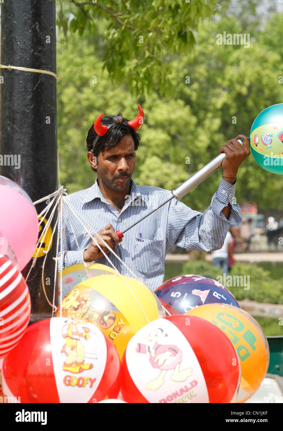 Balloons seller india hires stock photography and images Alamy