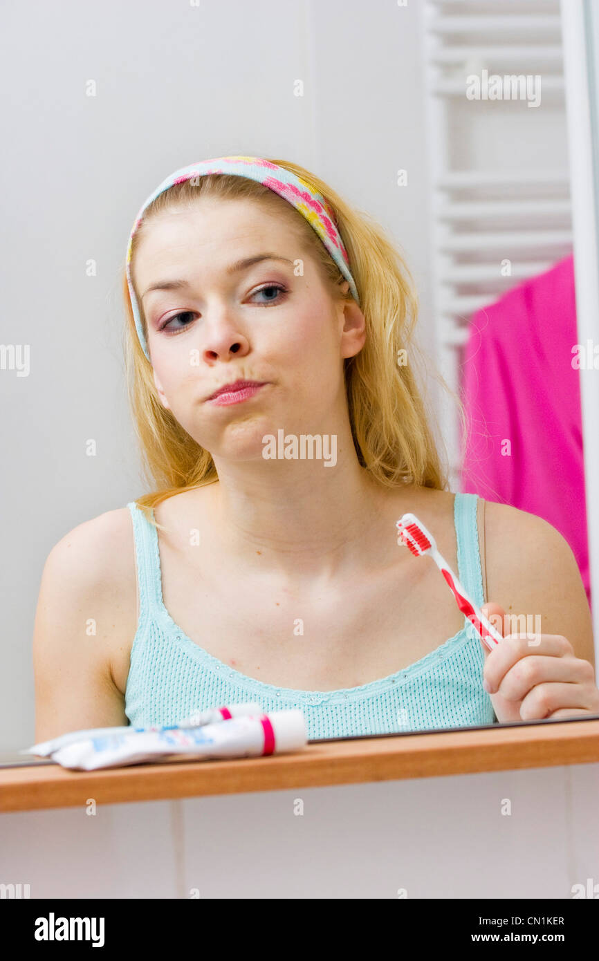 Woman rinse teeth hires stock photography and images Alamy