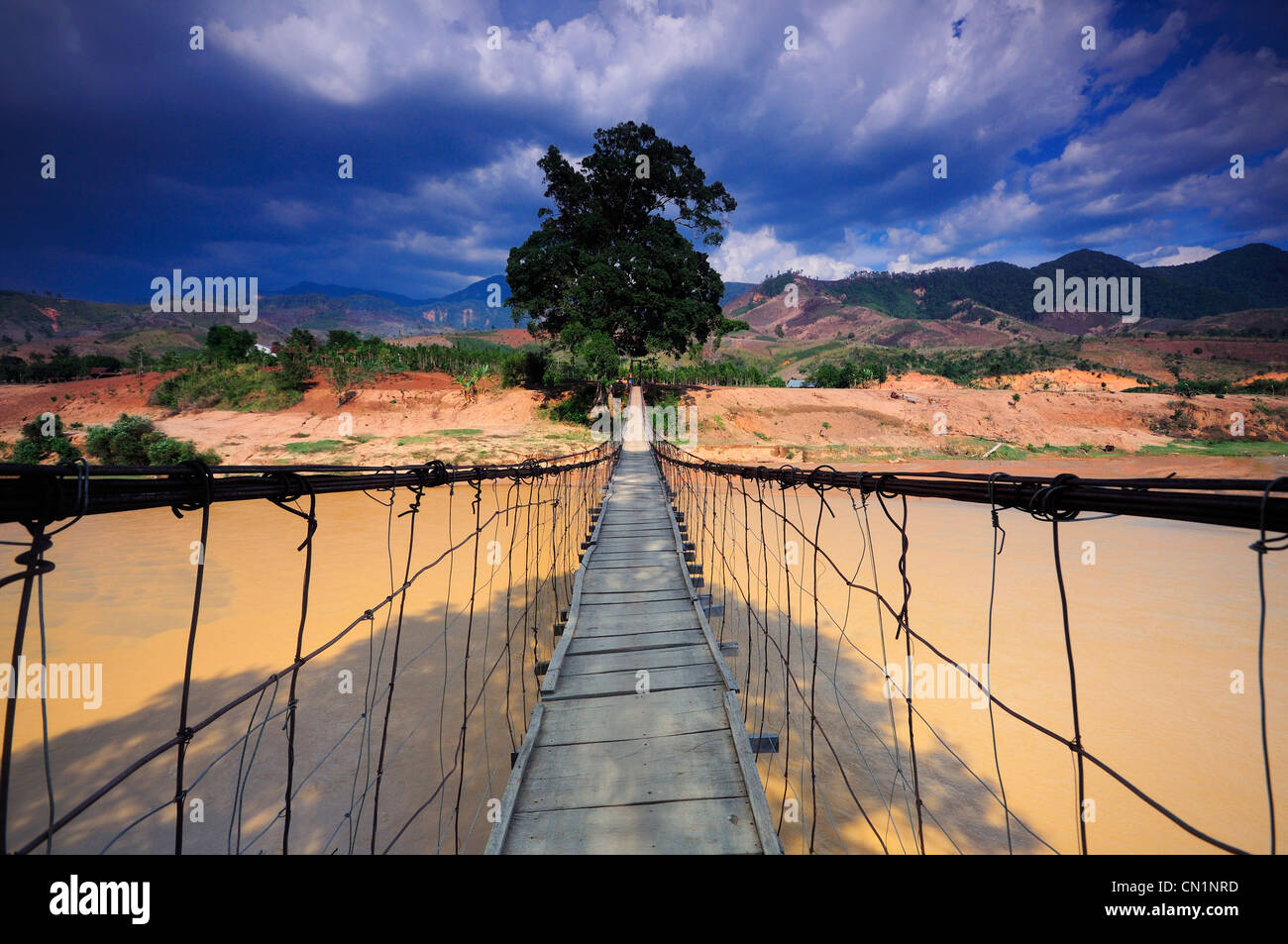 Rope bridge hires stock photography and images Alamy