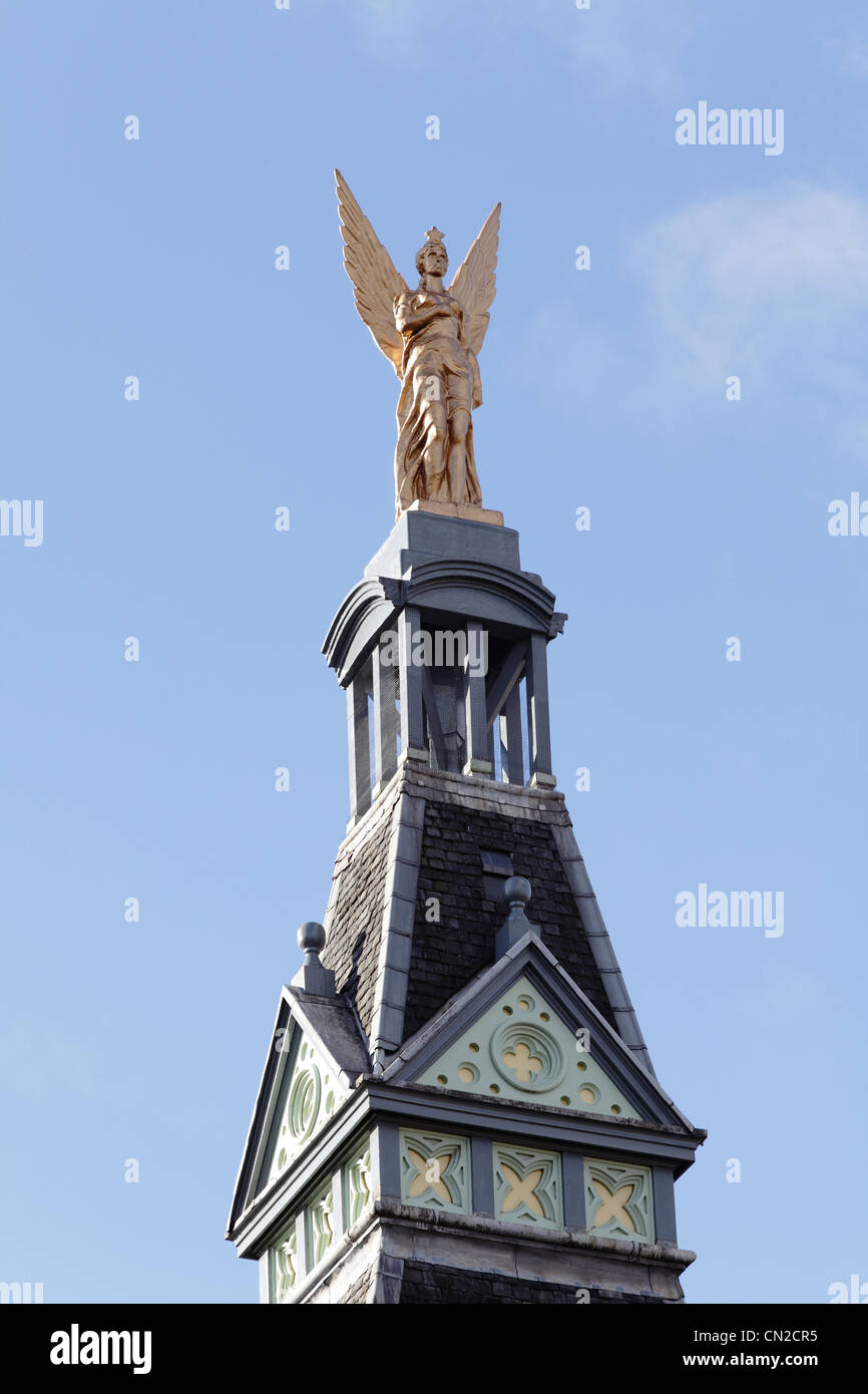 Angel Statue On Top Building Stock Photos & Angel Statue On Top