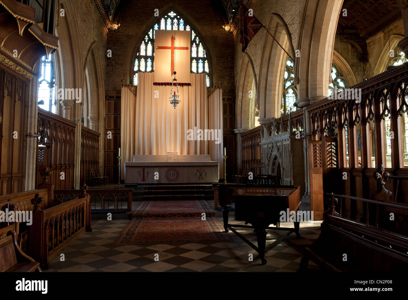The altar and chancel of the parish church of St Wulfram , Grantham, lincolnshire during the period of lent. Stock Photo