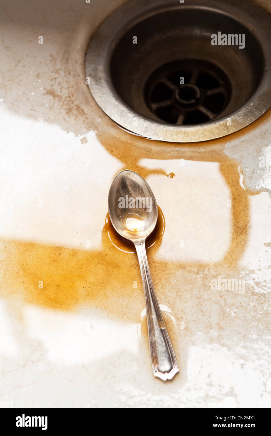https://c8.alamy.com/comp/CN2MX1/teaspoon-in-kitchen-sink-CN2MX1.jpg