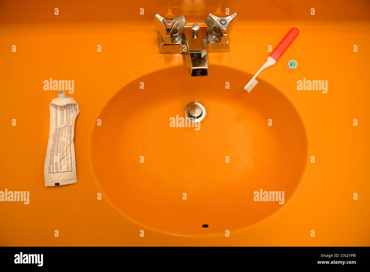 Toothpaste sink hires stock photography and images Alamy