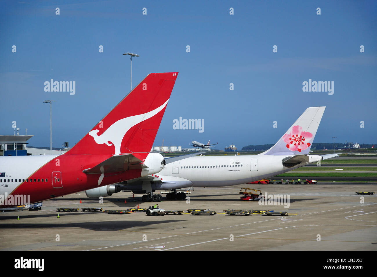 Qantas and China Airlines aircraft at Sydney (Kingsford Smith) Airport, Mascot, Sydney, New South Wales, Australia Stock Photo