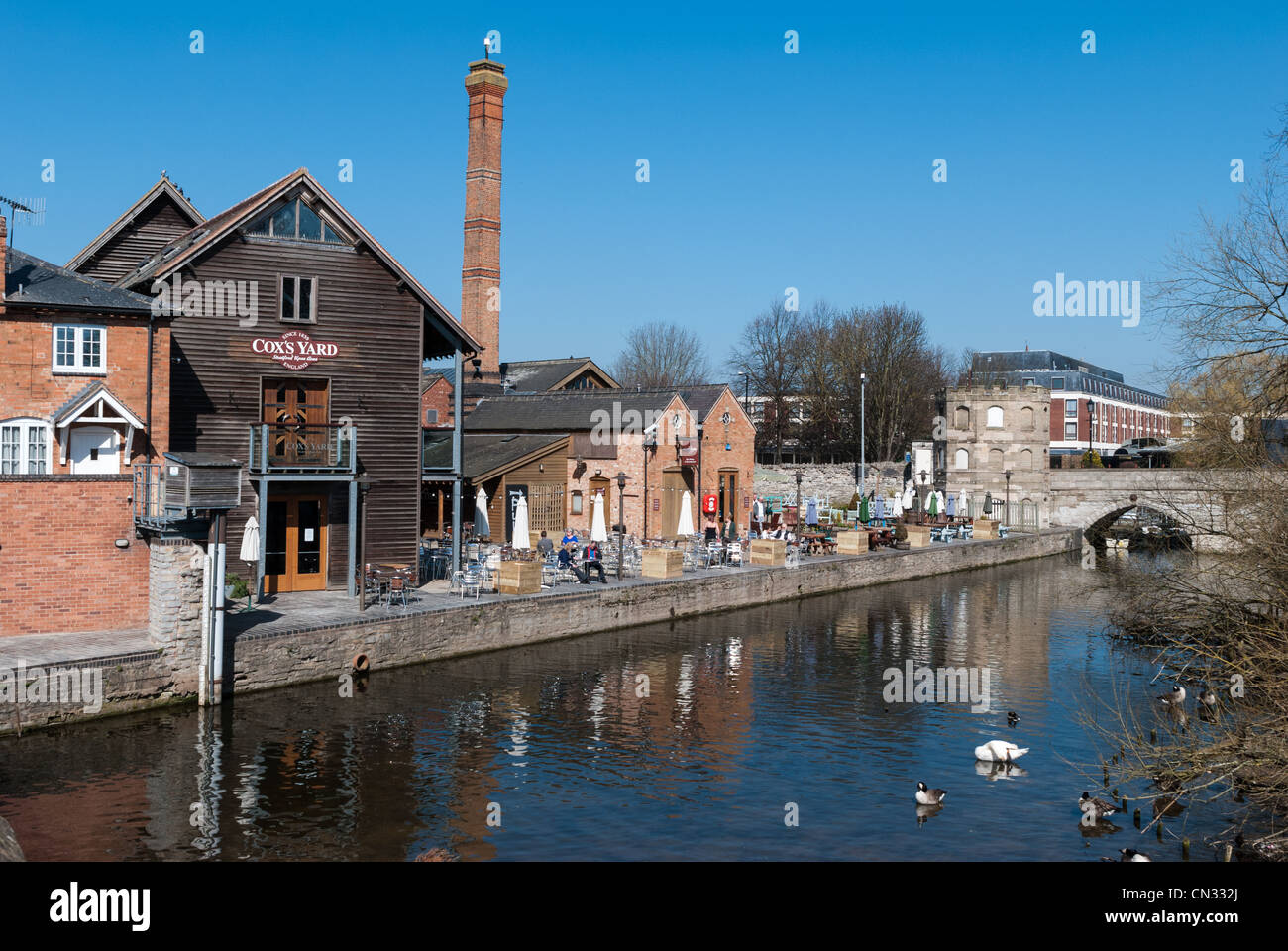 Cafes and restaurants in Cox's Yard in Stratford-upon-Avon, Warwickshire, UK Stock Photo